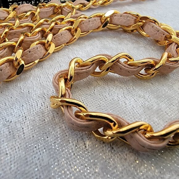 CHANEL PINK CAVIAR DIAMOND 'CC' VINTAGE CAMERA BAG MINI - Picture 10 of 16